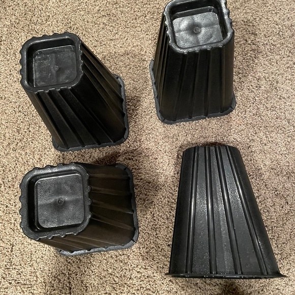 Bed risers - Picture 1 of 1